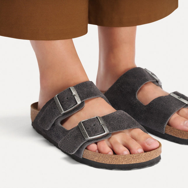 Arizona Suede Leather Charcoal - closeup
