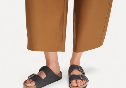 Arizona Suede Leather Charcoal - model