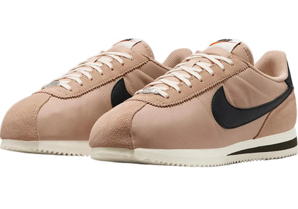 NIKE CORTEZ SE WOMEN SNEAKERS - Desert/Black/Sail