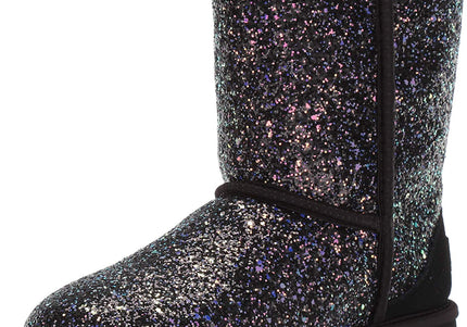 UGG W CLASSIC SHORT COSMOS NYCK - New York City Kicks