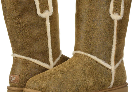 UGG W CLASSIC SHORT SPILL