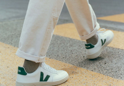VEJA V-12 UNISEX SNEAKERS - Green