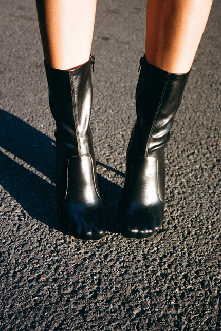 JEFFREY CAMPBELL VISIONARY WOMEN BOOTS - Black Shiney