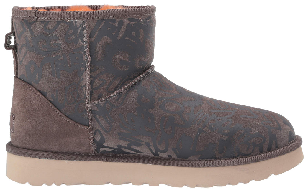 UGG W CLASSIC STREET GRAFFITI MINI WOMEN BOOTS